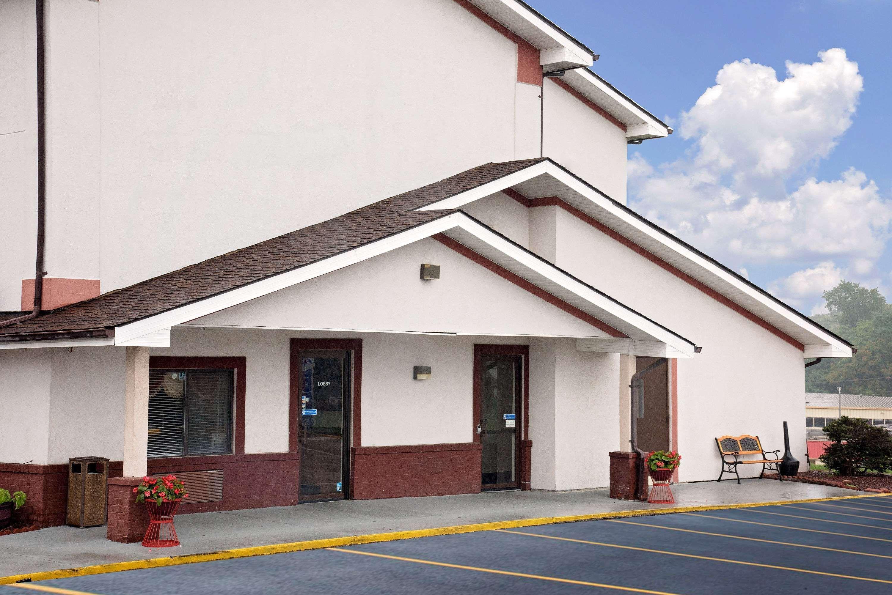 Super 8 Martinsburg Hotel Exterior foto